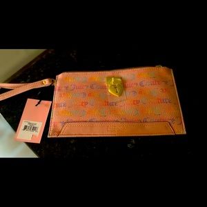 Juicy Couture. Pink wristlet
